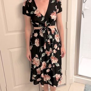 Lulu’s Black Floral MIDI Sun Dress